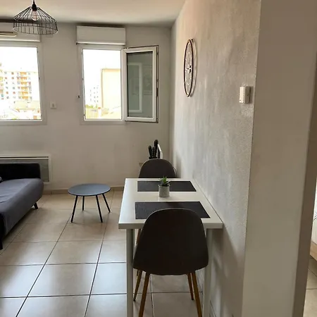 Apartment F2 Moderne, Proche Gare, Terrasse Et Parking Prive *